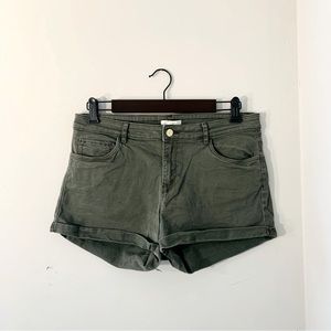 H&M | Green Cuffed Shorts